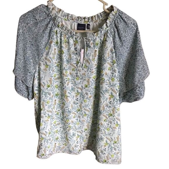 Kaari Blue top blouse size Medium blue floral ruffles short sleeve NWT New - Picture 1 of 6